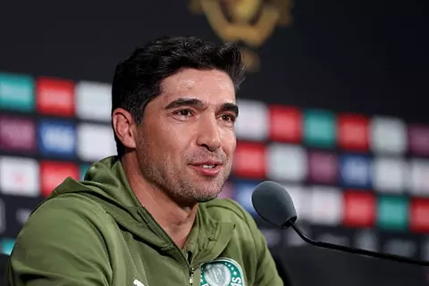 "كلمتي أكثر من مجرد عقد".. فيريرا يعلن بقائه مع بالميراس البرازيلي